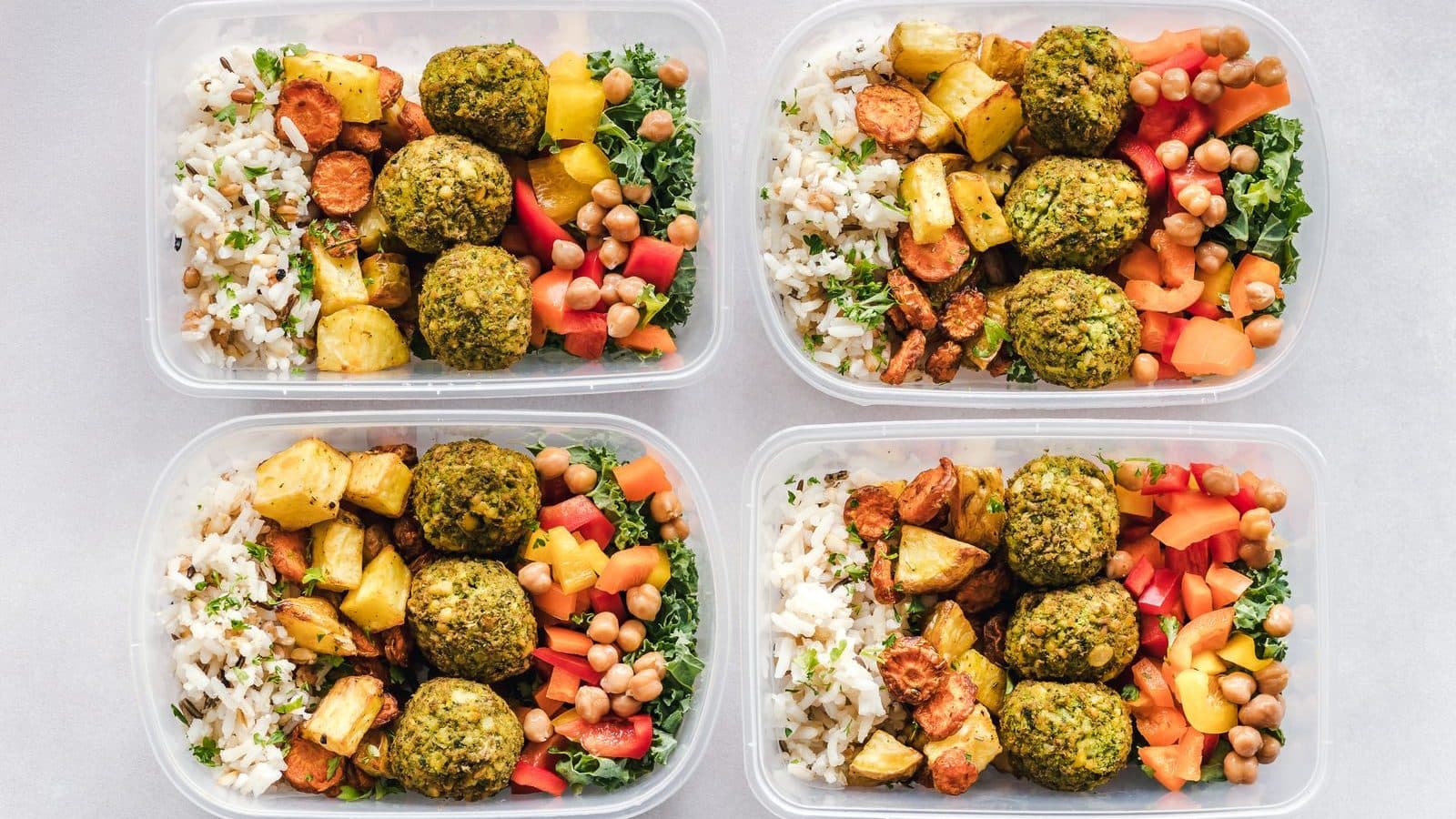 Eiwitrijke lunch met vis en groenten — eiwitbehoefte voor mannen en vrouwen na 40